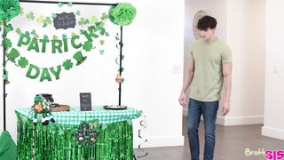 Stepsisters Kissing Booth Della Cate,