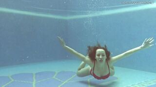Juicy Russian babe Lina Mercury in the pool