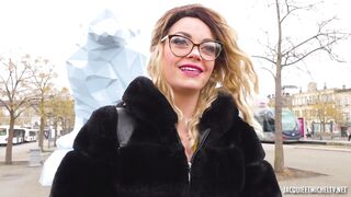 Lily, 30 Ans, Décompresse Le Weekend Sur Bordeaux