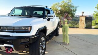 The Neighbor’s Help - Nicole Aria