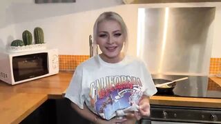 JacquieEtMichelTV Joy 21 Years Old A Very Mischievous Bombshell 27 11 2025