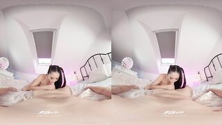 Alisson Sinn Wants To Take Things Slowly Before You Enter Deep Into Her Tight Ass