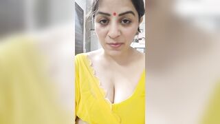 Instagram Influencer Vandana Pathak Live Showing Pink Bra Strap